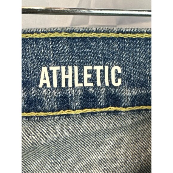 LEVIS SIGNATURE ATHLETIC FIT MENS DENIM JEAN SHORTS SIZE W40 LIGHT WASH COTTON B - Picture 3 of 8